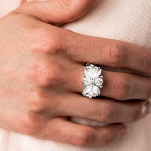 Passion of Essence Jewelry - Sparkly State of Mind - White Ring